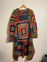 Charger l&#39;image dans la galerie, Cardigan long en crochet multicolore