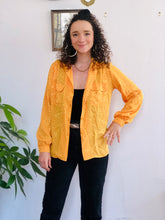 Charger l&#39;image dans la galerie, Chemise jaune orangé à motifs