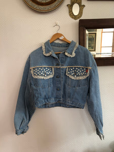 Veste courte en jean customisé