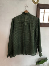 Charger l&#39;image dans la galerie, Chemise verte et doré col ruffle &quot;Etam&quot; (vintage)